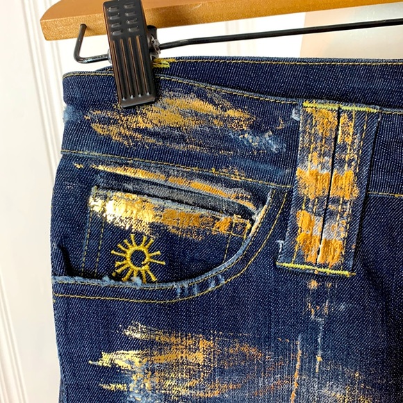 New without tags distressed denim shorts with gold brush strokes - Picture 4 of 5